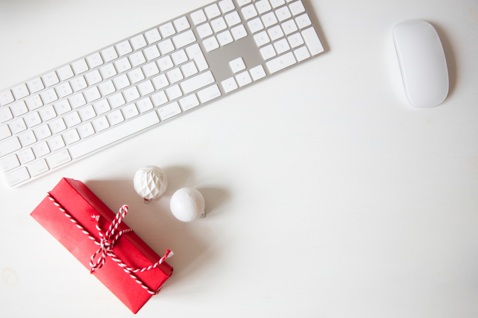 Holiday Gift Guide for Office Workers – Brought to you by Vitrazza Employees!